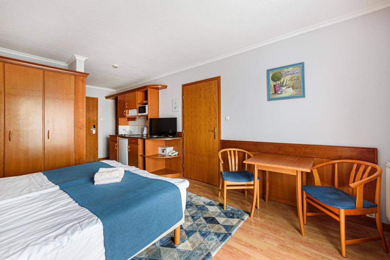 Holiday Club Apartman Hotel Heviz Exterior foto