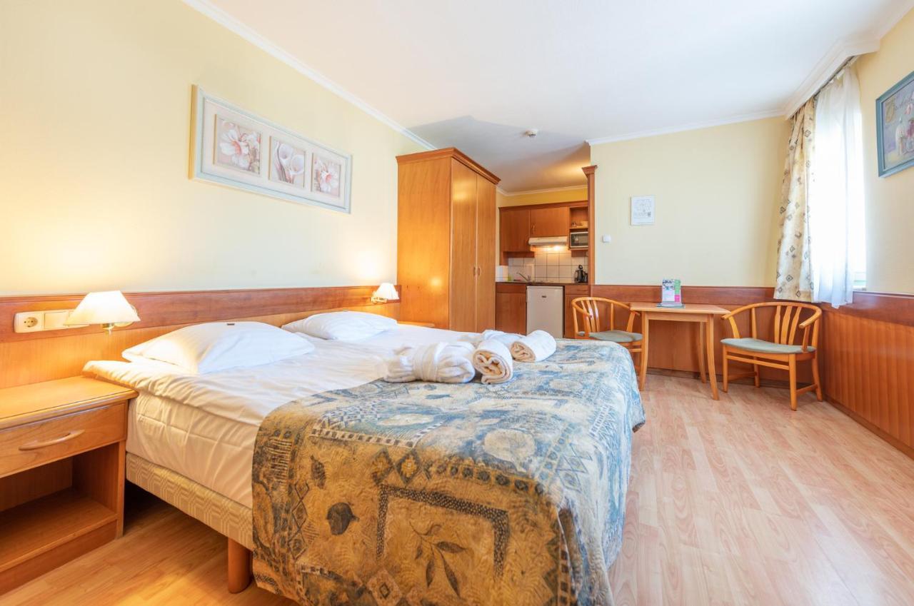 Holiday Club Apartman Hotel Heviz Exterior foto