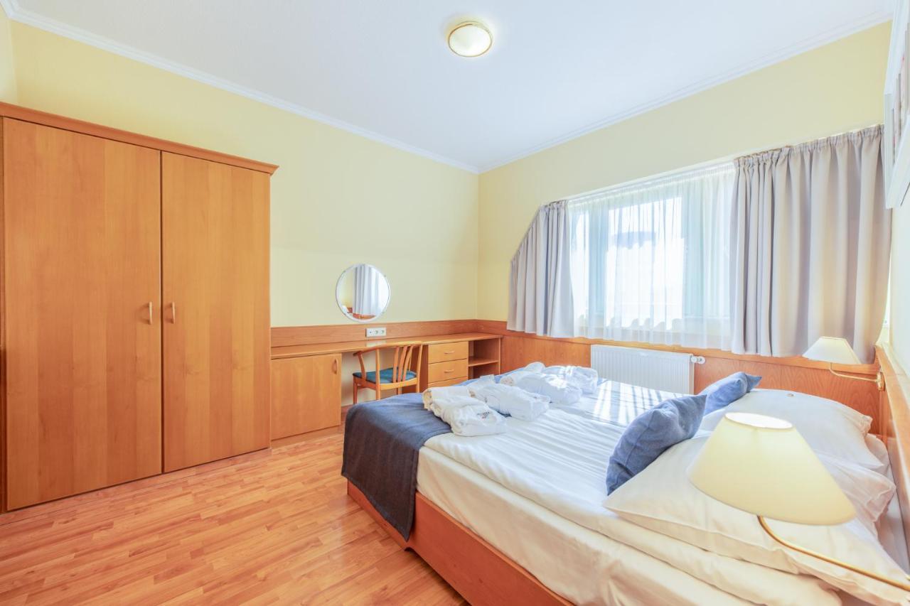 Holiday Club Apartman Hotel Heviz Exterior foto