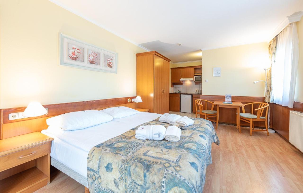 Holiday Club Apartman Hotel Heviz Exterior foto