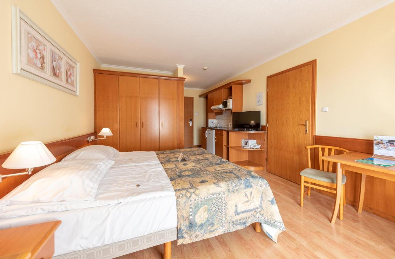 Holiday Club Apartman Hotel Heviz Exterior foto