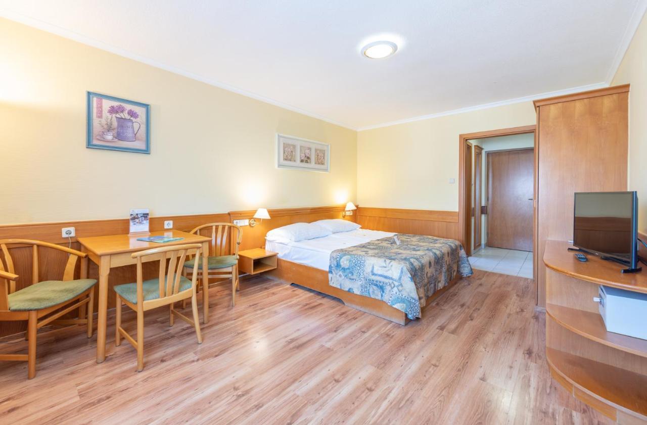 Holiday Club Apartman Hotel Heviz Exterior foto